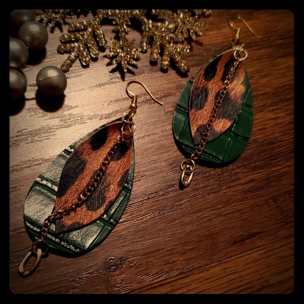 ‼😍BEAUTIFUL FAUX LEATHER EARRINGS NEW! LEOPARD‼‼‼